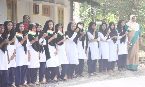 ലക്ഷദ്വീപിൽ സ്കൂൾ യൂണിഫോം പരിഷ്ക്കരണം; യൂണിഫോമിൽ നിന്ന് ശിരോവസ്ത്രം ഒഴിവാക്കി ലക്ഷദ്വീപിൽ സ്കൂൾ യൂണിഫോം പരിഷ്ക്കരണം; യൂണിഫോമിൽ നിന്ന് ശിരോവസ്ത്രം ഒഴിവാക്കി