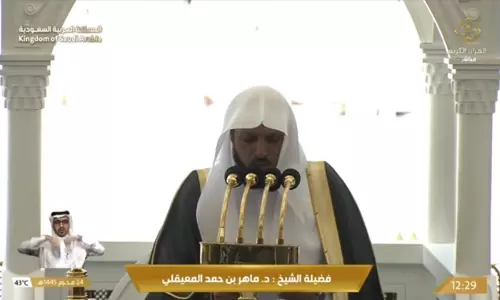 ജുമുഅക്കിടെ ഹറം ഇമാം തളർന്നു വീണു; പകരം നമസ്കാരം പൂർത്തിയാക്കി സുദൈസ്