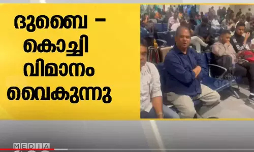 ദുബൈ-കൊച്ചി എയർ ഇന്ത്യ എക്‌സ്പ്രസ് വിമാനം പുറപ്പെടാൻ വൈകുന്നു; യാത്രക്കാരെ വിമാനത്തിൽ നിന്നിറക്കി