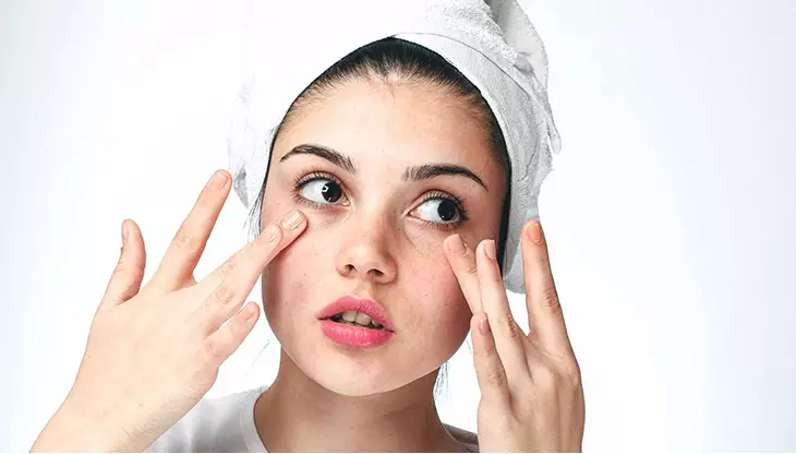 ഓയിലിയോ ഡ്രൈയോ? ഏതാണ് നിങ്ങളുടെ ചർമ്മം? കണ്ടെത്താൻ എളുപ്പവഴികൾ