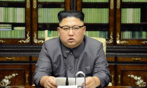 ഉത്തര കൊറിയയിൽ കൊടുങ്കാറ്റ് മുന്നറിയിപ്പ്; കിമ്മിന്റെ ചിത്രങ്ങൾ സംരക്ഷിക്കാൻ കർശന നിർദേശം