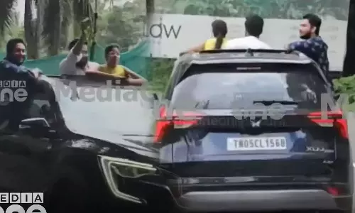 Highway police fined Rs 1,000 to Tamil Nadu natives for dangerous adventure in car at Thamarassery Pass, adventurous travel at Thamarassery Pass, dangerous driving at Thamarassery Pass