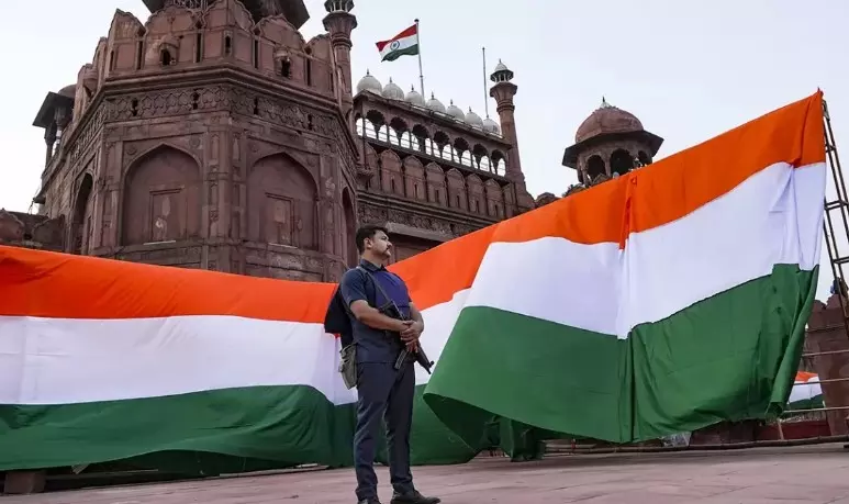 സ്വാതന്ത്ര്യദിനാഘോഷം; ഡൽഹിയിൽ പഴുതടച്ച സുരക്ഷ, ചെങ്കോട്ടയിൽ സേനാവിഭാഗങ്ങളുടെ റിഹേഴ്സൽ