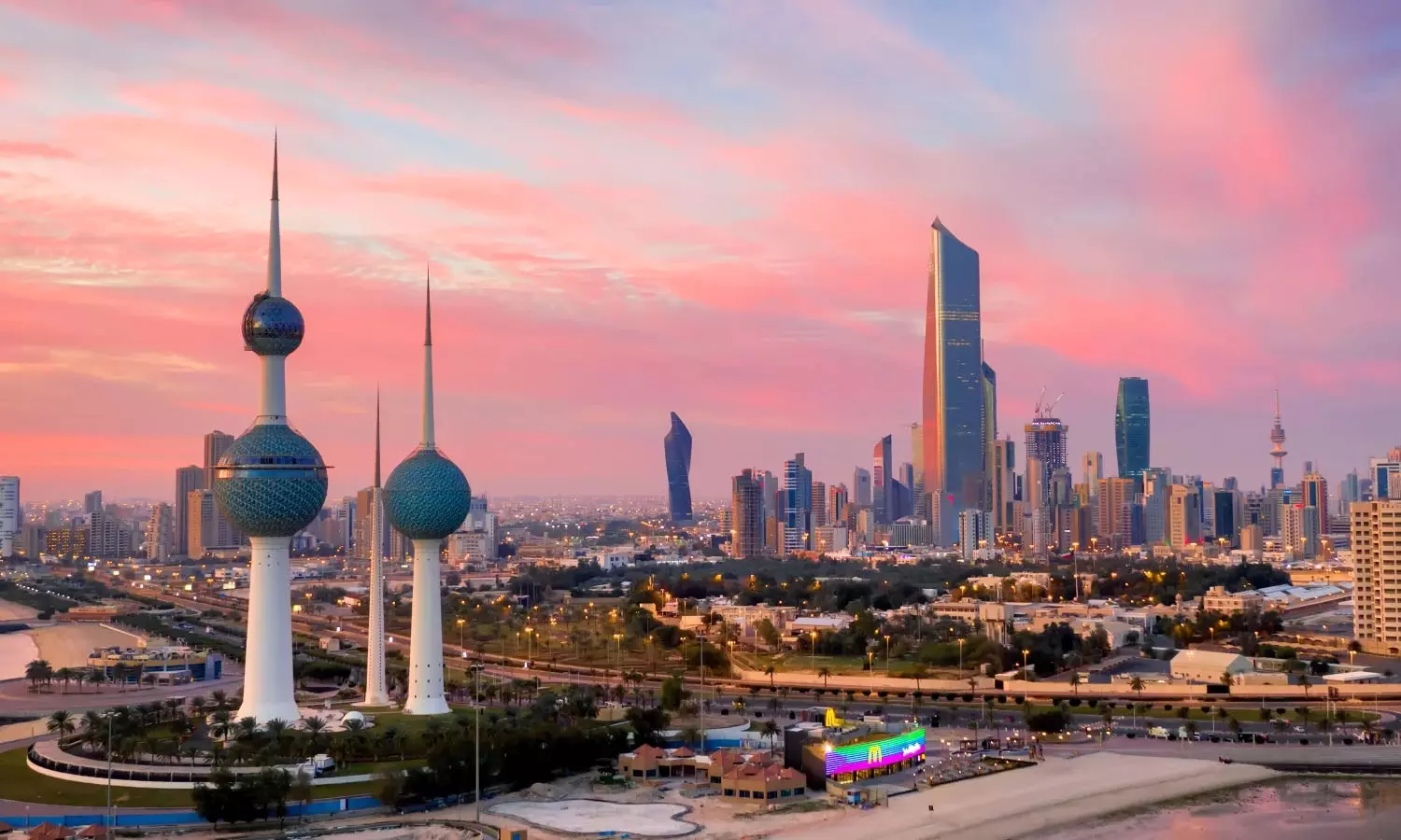 ഫാമിലി വിസ പുനരാരംഭിക്കുവാന്‍ ഒരുങ്ങി കുവൈത്ത്‌; അപേക്ഷകരുടെ കുറഞ്ഞ ശമ്പളനിരക്ക് 800 ദിനാര്‍ ആയി ഉയര്‍ത്തുമെന്ന് സൂചന