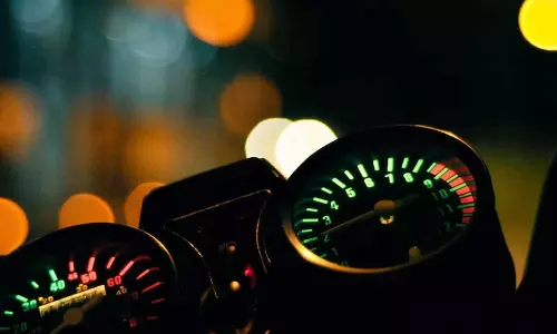 മോട്ടോർ സൈക്കിൾ വാങ്ങാനായി കുടുംബ വീട് പകുതി വിലക്ക് വിറ്റ് കൗമാരക്കാരൻ