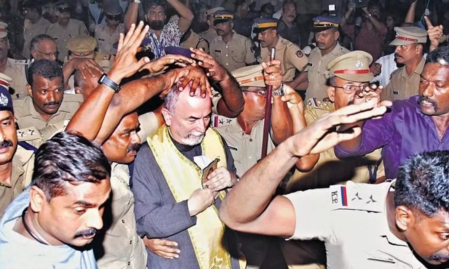 എറണാകുളം സെന്റ് മേരീസ് ബസലിക്കയിലെ സംഘർഷം: പ്രതിഷേധാർഹമെന്ന് സിറോ മലബാർ സഭ എറണാകുളം സെന്റ് മേരീസ് ബസലിക്കയിലെ സംഘർഷം: പ്രതിഷേധാർഹമെന്ന് സിറോ മലബാർ സഭ