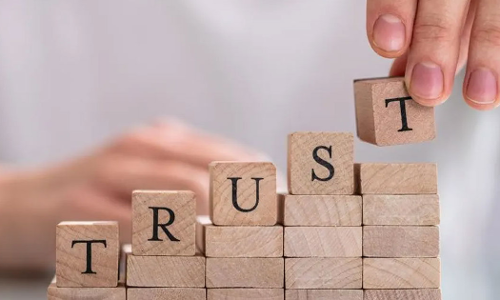 മെഡിക്കൽ ഷോപ്പുകാർ, നേഴ്‌സ്, ഡോക്ടർ... നാം കൂടുതൽ വിശ്വസിക്കുന്നതാരെ? ലോക കണക്കുകൾ ഇതാ...