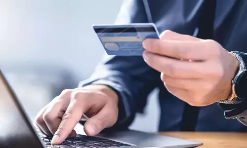 ഉടമ അറിയാതെ അക്കൗണ്ടിൽ നിന്ന് മൂന്ന് തവണ പണം പിൻവലിച്ചു; ബാങ്ക് തുക നൽകണമെന്ന് ഉത്തരവ്