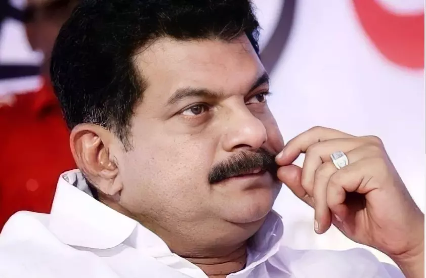 പി.വി.അൻവറിന്റെ കൈവശം 19 ഏക്കർ അധിക ഭൂമി; ലാൻഡ് ബോർഡ് നോട്ടീസ് അയച്ചു