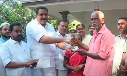 കെഎസ്ഇബി വാഴ വെട്ടിയ സംഭവം; കർഷകന് നഷ്ടപരിഹാരം കൈമാറി