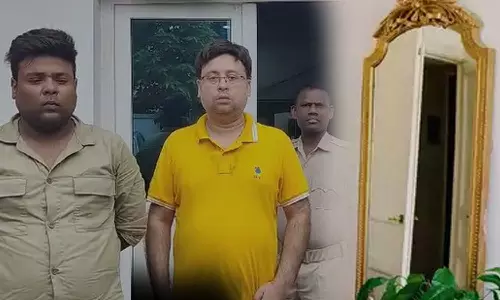 Man loses Rs 9 Lakh in scam in Magic mirror scam to see people naked, Magic mirror scam, Magic mirror fraud case, Bhubaneswar, Odisha, mirror to see people naked, magic mirror scam arrest,