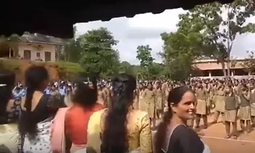 Teacher apologizes after children forced to chant for VD Savarkar on Independence day program in Mangalore, Teacher apologizes in childrens chant for VD Savarkar