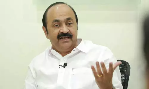 രാത്രിയാകുമ്പോൾ പിണറായി വിജയന്റെ കാലു പിടിക്കാൻ പോകുന്ന സുരേന്ദ്രൻ ആണോ പ്രതിപക്ഷത്തെ വിമർശിക്കുന്നത്; മറുപടിയുമായി സതീശൻ രാത്രിയാകുമ്പോൾ പിണറായി വിജയന്റെ കാലു പിടിക്കാൻ പോകുന്ന സുരേന്ദ്രൻ ആണോ പ്രതിപക്ഷത്തെ വിമർശിക്കുന്നത്; മറുപടിയുമായി സതീശൻ