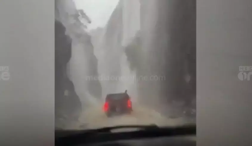 സൗദിയിൽ കനത്ത മഴ; വാദി ലജബിലേക്കുള്ള സന്ദർശകർക്ക് ജാഗ്രതാ നിർദേശം സൗദിയിൽ കനത്ത മഴ; വാദി ലജബിലേക്കുള്ള സന്ദർശകർക്ക് ജാഗ്രതാ നിർദേശം