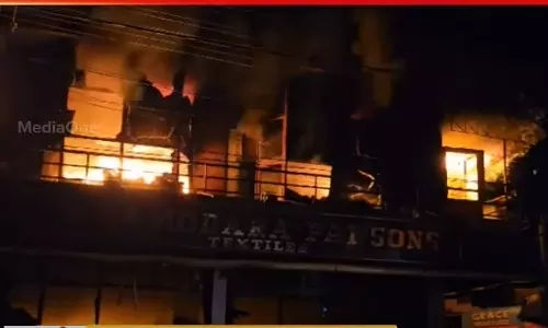 Garment factory  caught fire in Cherthala ,ചേർത്തലയിൽ വസ്ത്രനിർമ്മാണശാലക്ക് തീ പിടിച്ചു,latest malayalam news,ആലപ്പുഴയില്‍ തീപിടിത്തം, വസ്ത്രശാലക്ക് തീപിടിച്ചു,