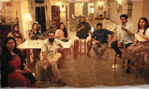 സത്യപ്പെടുത്തുന്ന നുണകളും മനസ്സ് നിറക്കുന്ന കഥകളുമായി ആയിരത്തൊന്ന് നുണകൾ സത്യപ്പെടുത്തുന്ന നുണകളും മനസ്സ് നിറക്കുന്ന കഥകളുമായി ആയിരത്തൊന്ന് നുണകൾ