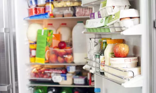 7 foods that you should not refrigerate,Bananas, Onions,Bananas,Garlic bulbsRefrigeration,Refrigeration,ഫ്രിഡ്ജിൽ സൂക്ഷിക്കാൻ പാടില്ലാത്ത ഏഴ് ഭക്ഷണസാധനങ്ങൾ