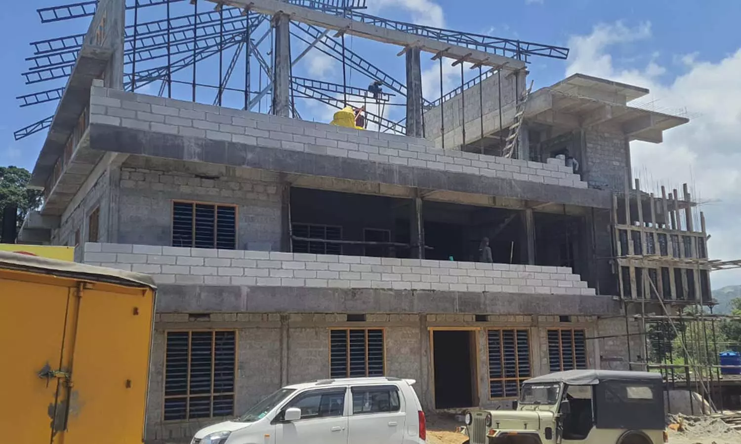 ശാന്തൻപാറ സിപിഎം ഏരിയ കമ്മറ്റി ഓഫീസിന്റെ നിർമാണം നിർത്തിവെച്ചു; കോടതി ഉത്തരവ് നിയമപരമായി നേരിടുമെന്ന് സിപിഎം