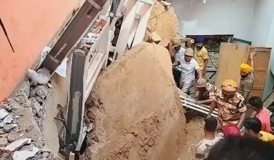 സ്കൂളിന്റെ മേൽക്കൂര തകർന്നുവീണ് അധ്യാപികയ്ക്ക് ദാരുണാന്ത്യം