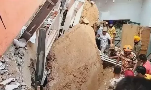 സ്കൂളിന്റെ മേൽക്കൂര തകർന്നുവീണ് അധ്യാപികയ്ക്ക് ദാരുണാന്ത്യം