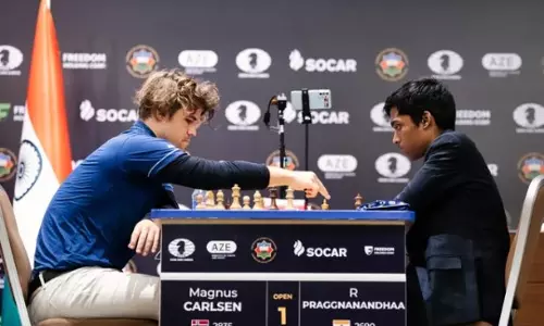 ചെസ് ലോകകപ്പ്; കാൾസനെ സമനിലയിൽ തളച്ച് വീണ്ടും പ്രഗ്നാനന്ദ, ടൈ ബ്രേക്കർ നാളെ