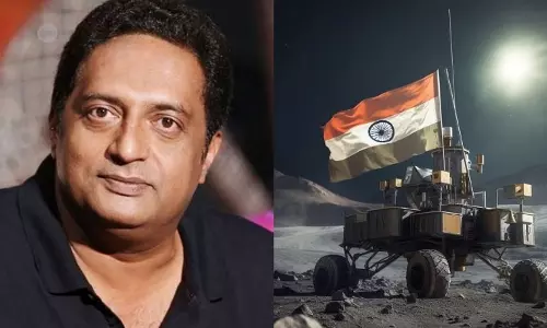 അഭിമാന നിമിഷം; ചന്ദ്രയാൻ ദൗത്യത്തെ അഭിനന്ദിച്ച് പ്രകാശ് രാജ്