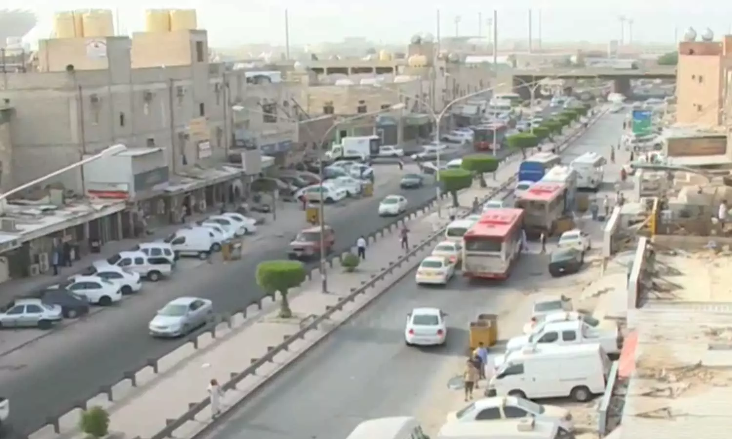 Taxis in kuwait causes traffic jam Taxis in kuwait causes traffic jam