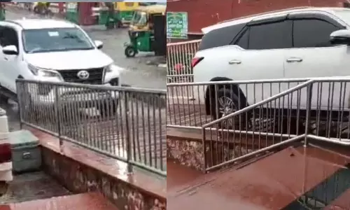 UP ministers car enters platform at Lucknow station UP ministers car enters platform at Lucknow station