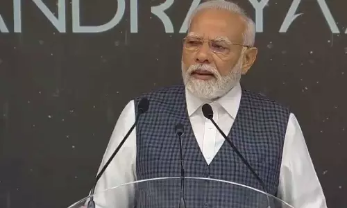 Modi breaks down in tears in front of ISRO scientists