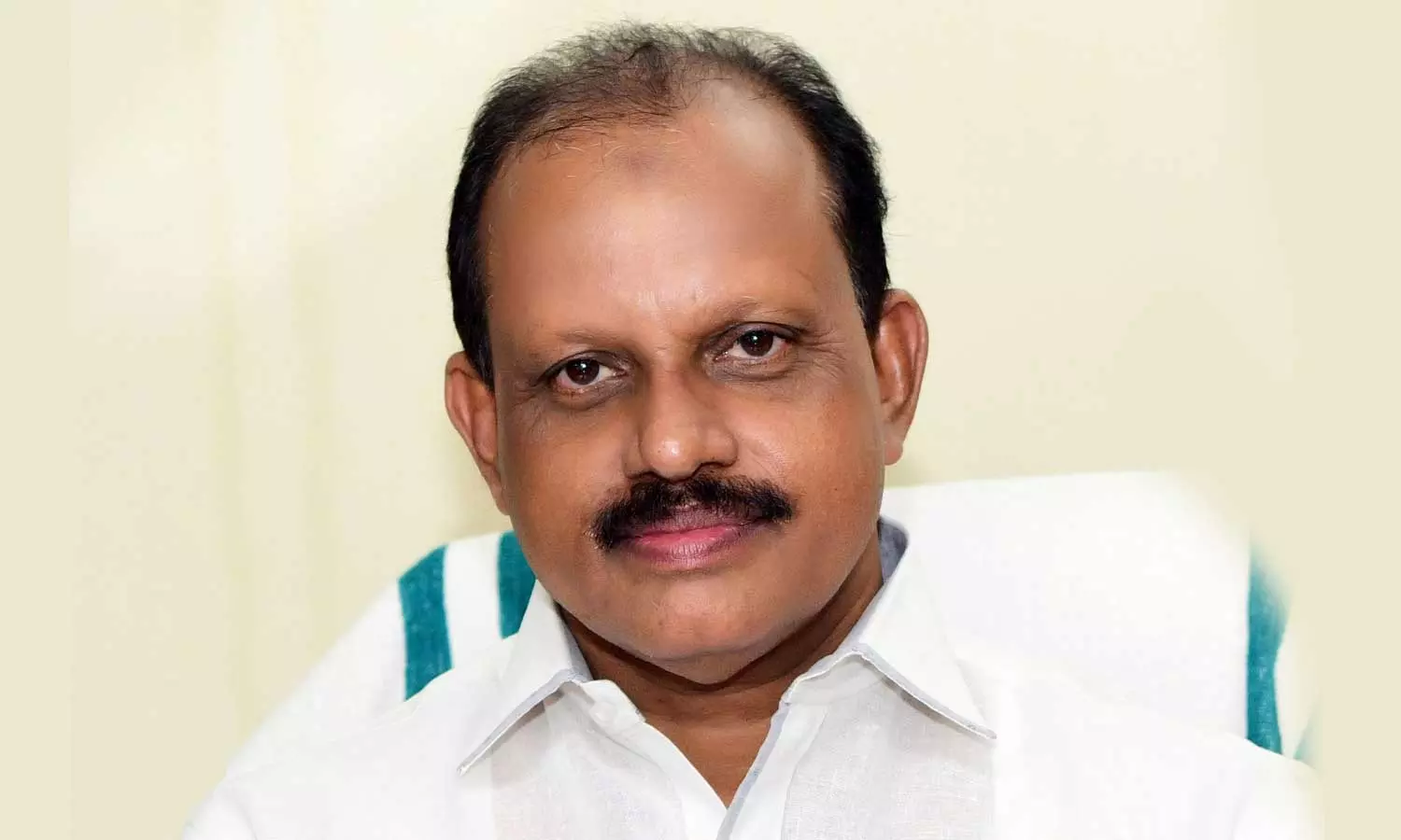 Kerala minister Ahamed Devarkovil took the person injured in accident to the hospital, Ahamed Devarkovil, accident, Kozhikode Kerala minister Ahamed Devarkovil took the person injured in accident to the hospital, Ahamed Devarkovil, accident, Kozhikode