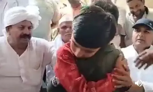 Muzaffarnagar Case : Both the kids hugged each other infront of elders of their Village
