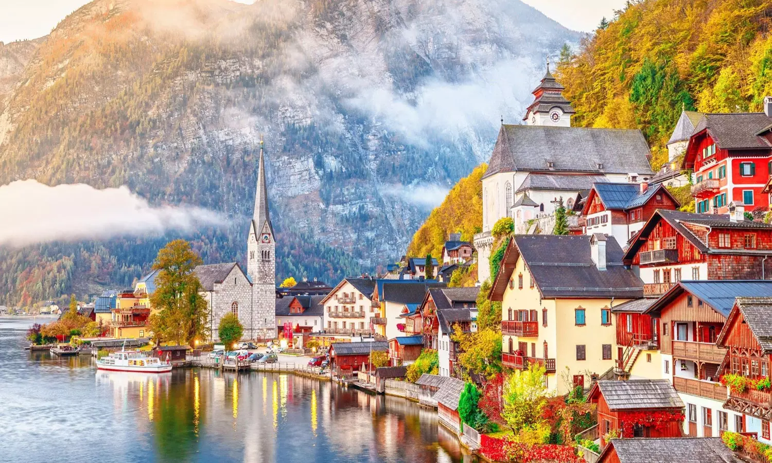 ആകെ 700 താമസക്കാർ, പ്രതിദിനമെത്തുന്നത് 10000 പേർ; ടൂറിസ്റ്റുകളെ കൊണ്ട് പൊറുതിമുട്ടി ഒരു നാട്