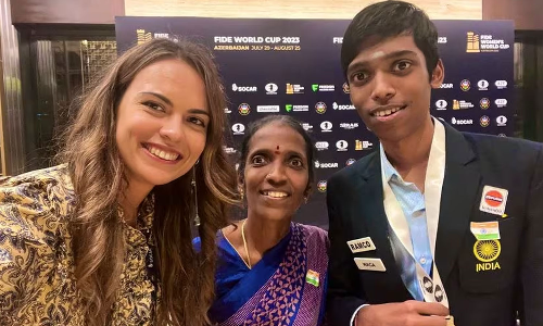 ഇതിഹാസത്തിനും മകനുമൊപ്പം; സോഷ്യല്‍ മീഡിയയില്‍ തരംഗമായി ഒരു ചിത്രം