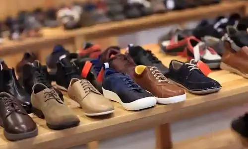 Alwar judge files FIR over son’s ‘Rs.10,000 shoe’ being stolen from temple,‘Rs.10,000 shoe’ being stolen from temple,ക്ഷേത്ര ദർശനത്തിനിടെ  10,000 രൂപയുടെ ഷൂ കാണാതായി, ജഡ്ജിയുടെ പരാതിയിൽ കേസ്,