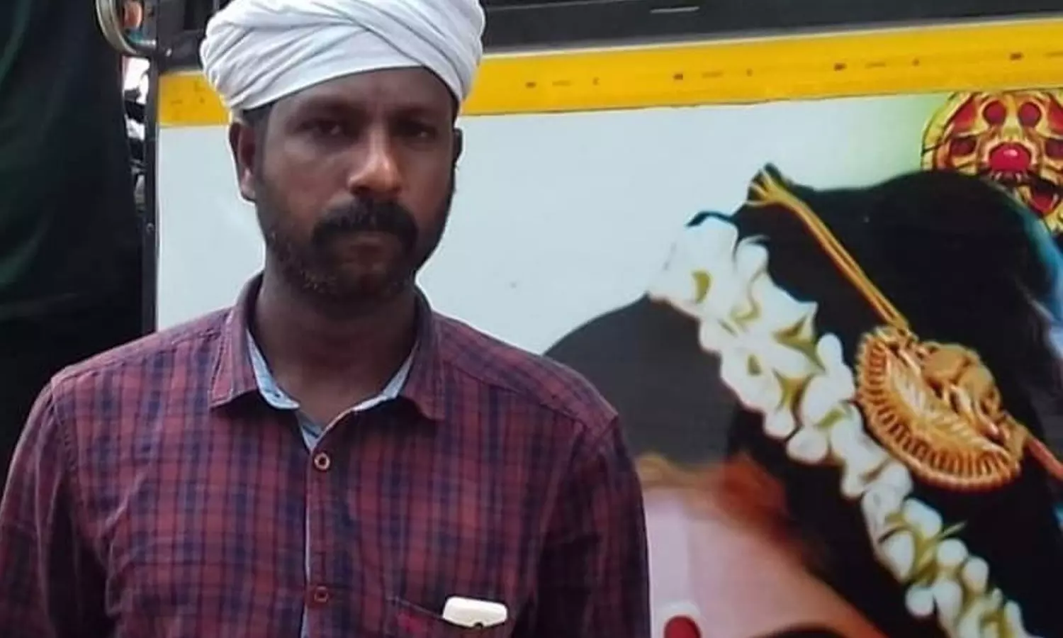 young man died by branch of tree broke off during Onam celebrations