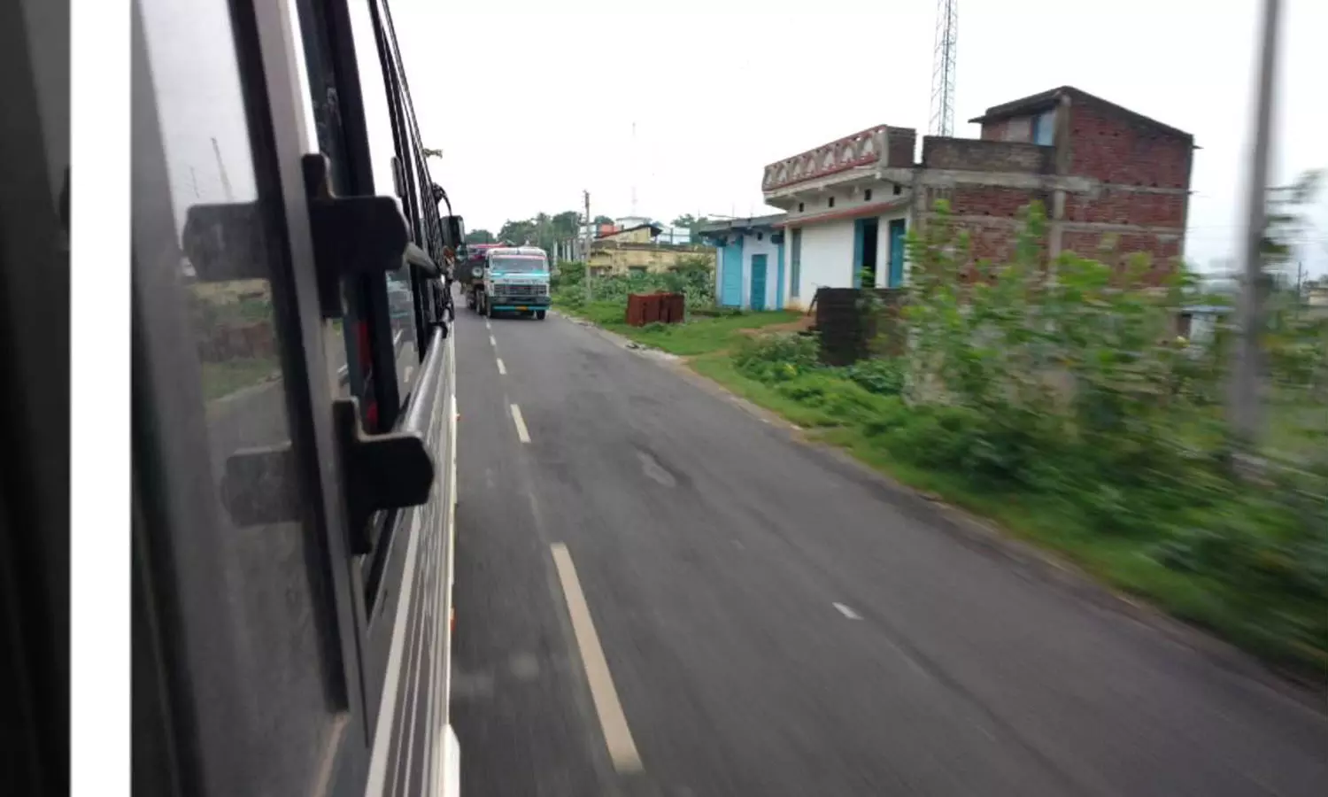 Delhi Woman Dies, Sticking Head Out of Bus Window to Vomit,accident,Delhi accident news, ഡല്ഹിയില് അപകടം, ബസില് നിന്ന് തലപുറത്തേക്കിട്ട യുവതി മരിച്ചു, ബസ് അപകടം, Delhi Woman Dies, Sticking Head Out of Bus Window to Vomit,accident,Delhi accident news, ഡല്ഹിയില് അപകടം, ബസില് നിന്ന് തലപുറത്തേക്കിട്ട യുവതി മരിച്ചു, ബസ് അപകടം,