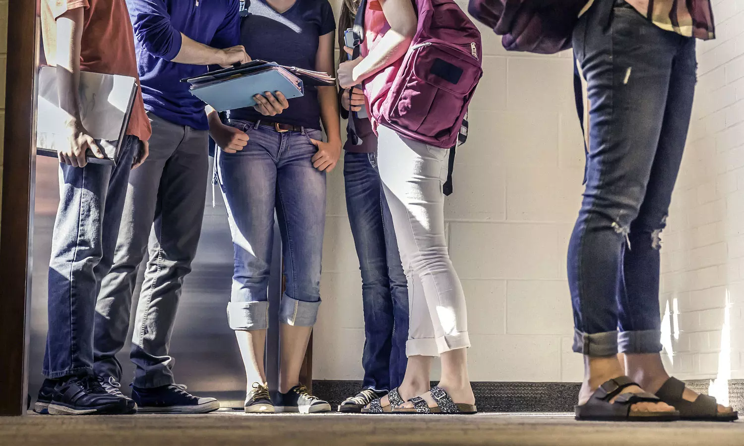 Won’t wear torn jeans’: Kolkata college students told to give undertaking,Acharya Jagadish Chandra Bose College in Kolkata, Kolkata,undertaking ,കീറിയ ജീന്സ് ധരിക്കാന് പാടില്ലെന്ന് കോളജ്, വിദ്യാര്ഥികള്ക്ക് നിര്ദേശവുമായി കോളജ്, കൊൽക്കത്ത ആചാര്യ ജഗദീഷ് ചന്ദ്രബോസ് കോളേജ്. Won’t wear torn jeans’: Kolkata college students told to give undertaking,Acharya Jagadish Chandra Bose College in Kolkata, Kolkata,undertaking ,കീറിയ ജീന്സ് ധരിക്കാന് പാടില്ലെന്ന് കോളജ്, വിദ്യാര്ഥികള്ക്ക് നിര്ദേശവുമായി കോളജ്, കൊൽക്കത്ത ആചാര്യ ജഗദീഷ് ചന്ദ്രബോസ് കോളേജ്.