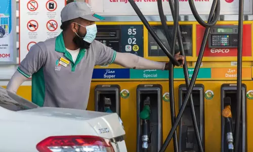 യു എ ഇയിൽ നാളെ മുതൽ ഇന്ധനവില വർധിക്കും