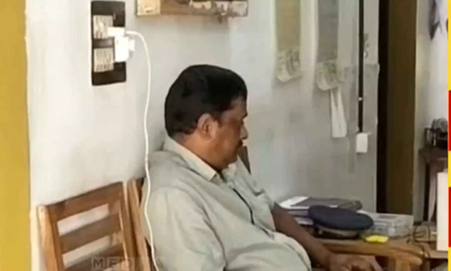 ആദിവാസി യുവാവിനെതിരായ കള്ളക്കേസ്; മൂന്നാം പ്രതിയായ വനംവകുപ്പ് ഡ്രൈവർ അറസ്റ്റിൽ ആദിവാസി യുവാവിനെതിരായ കള്ളക്കേസ്; മൂന്നാം പ്രതിയായ വനംവകുപ്പ് ഡ്രൈവർ അറസ്റ്റിൽ