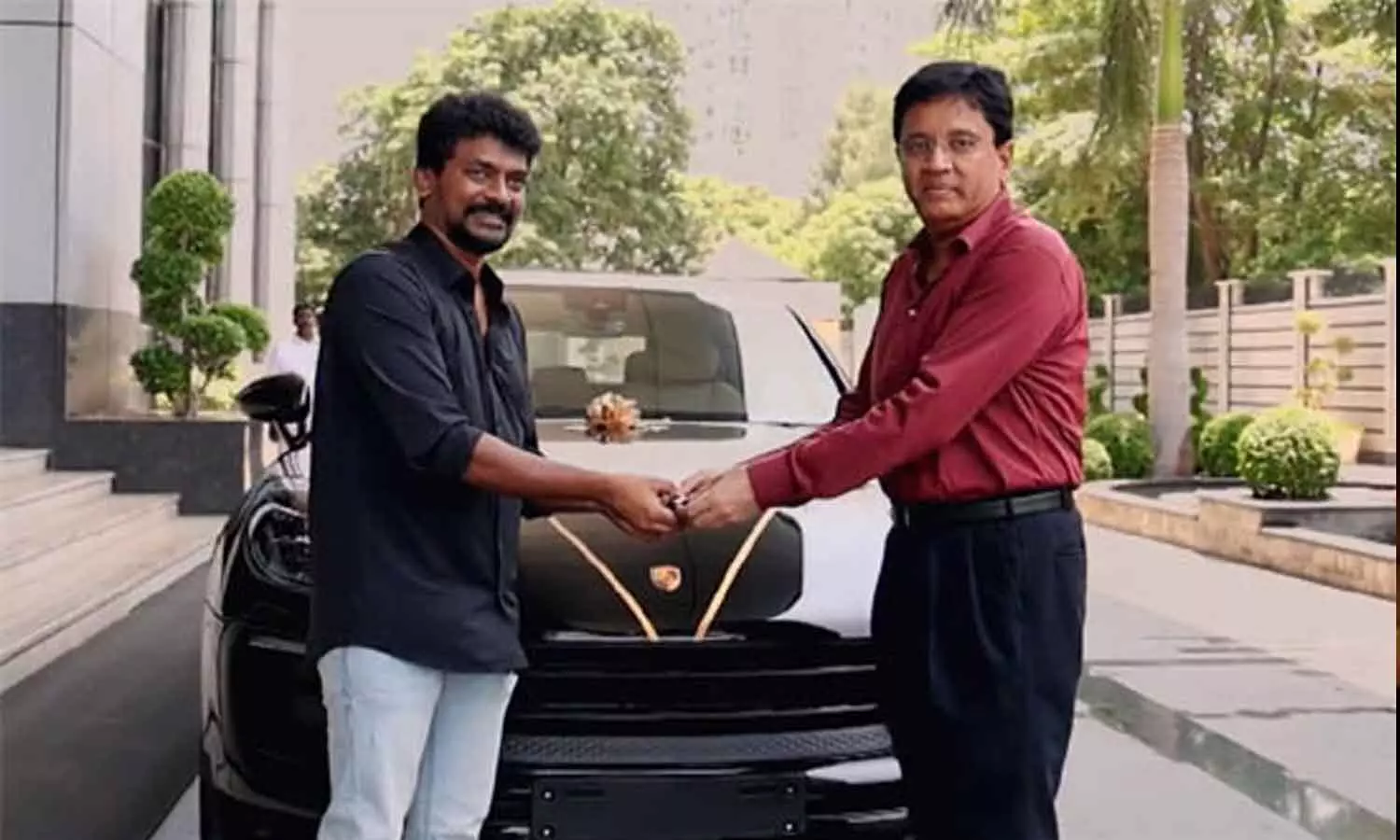 ജയിലറിന്റെ വൻ വിജയം; നെൽസൺ ദിലീപ് കുമാറിന് പോർഷെ സമ്മാനമായി നൽകി നിർമ്മാതാക്കൾ