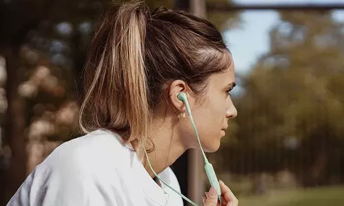 Are you a regular earphone user? Experts with a warning,head phone, headset, health issues, hearing impact