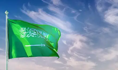 സൗദിയില്‍ സ്വദേശി ജീവനക്കാരുടെ മിനിമം വേതനം ഉയര്‍ത്തി