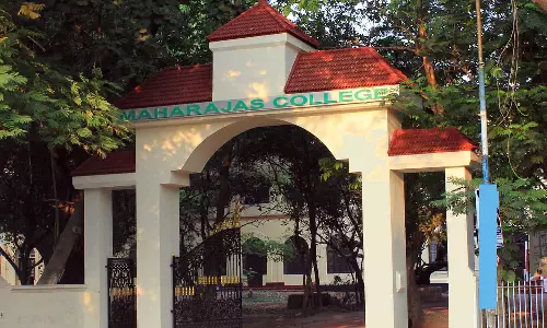 Incident of Insulting a Visually Impaired Teacher in Maharajas; The students apologized