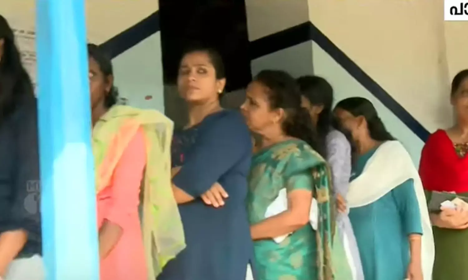 polling booth in Puthupalli, puthuppally election, chandy oommen, latest malayalam news, പുതുപ്പള്ളിയിലെ പോളിംഗ് ബൂത്ത്, പുതുപ്പള്ളി തിരഞ്ഞെടുപ്പ്, ചാണ്ടി ഉമ്മൻ, ഏറ്റവും പുതിയ മലയാളം വാർത്തകൾ