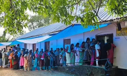 Heavy polling in Puthupally 30 percent in four hours,