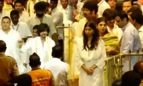 Shah Rukh Khan visits Tirupati temple with daughter Suhana, Jawan co-star Nayanthara, Shah Rukh Khan visits Tirupati temple, Shah Rukh Khan at Tirupati temple, Jawan, Shah Rukh Khan, Shah Rukh Khan daughter Suhana, Nayanthara Shah Rukh Khan visits Tirupati temple with daughter Suhana, Jawan co-star Nayanthara, Shah Rukh Khan visits Tirupati temple, Shah Rukh Khan at Tirupati temple, Jawan, Shah Rukh Khan, Shah Rukh Khan daughter Suhana, Nayanthara