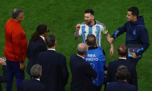 മെസിക്കായി എല്ലാം നേരത്തേ തീരുമാനിച്ച് കഴിഞ്ഞിരുന്നു; വിവാദത്തിന് തിരികൊളുത്തി ലൂയി വാൻഗാൽ