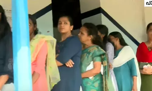 polling booth in Puthupalli, puthuppally election, chandy oommen, latest malayalam news, പുതുപ്പള്ളിയിലെ പോളിംഗ് ബൂത്ത്, പുതുപ്പള്ളി തിരഞ്ഞെടുപ്പ്, ചാണ്ടി ഉമ്മൻ, ഏറ്റവും പുതിയ മലയാളം വാർത്തകൾ