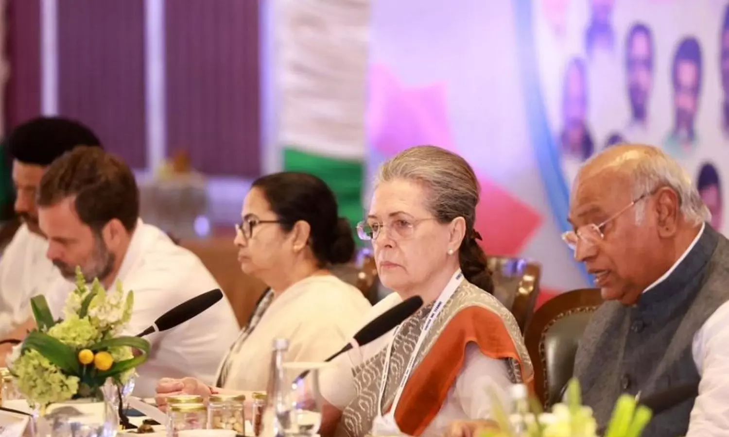 പാർലമെന്റ്‌ പ്രത്യേക സമ്മേളനം; കരുതലോടെ നേരിടാൻ ഒരുങ്ങി പ്രതിപക്ഷം