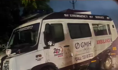 കൊച്ചിയിൽ നിയന്ത്രണം വിട്ട ആംബുലൻസ് ഇടിച്ച് കാർ ഡ്രൈവർക്ക് പരിക്കേറ്റു